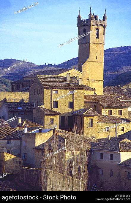Village and church. Uncastillo, Zaragoza province, Aragon, Spain
