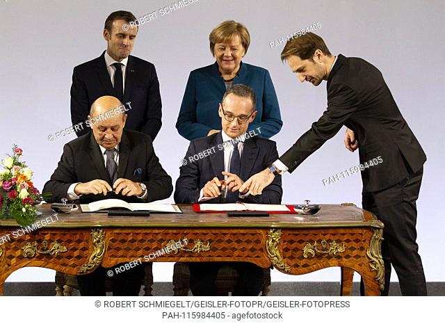 Jean-Yves Le Drian, Emmanuel Macron, Angela Merkel and Heiko Maas in the renewal of the Franco-German friendship treaty in the town hall. Aachen, 22