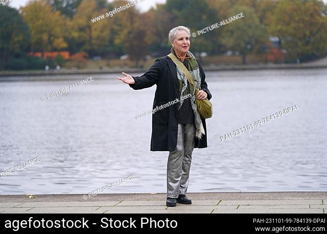 PRODUCTION - 01 November 2023, Hamburg: Actress Katerina Jacob stands at the Jungfernstieg on the Binnenalster in the city center