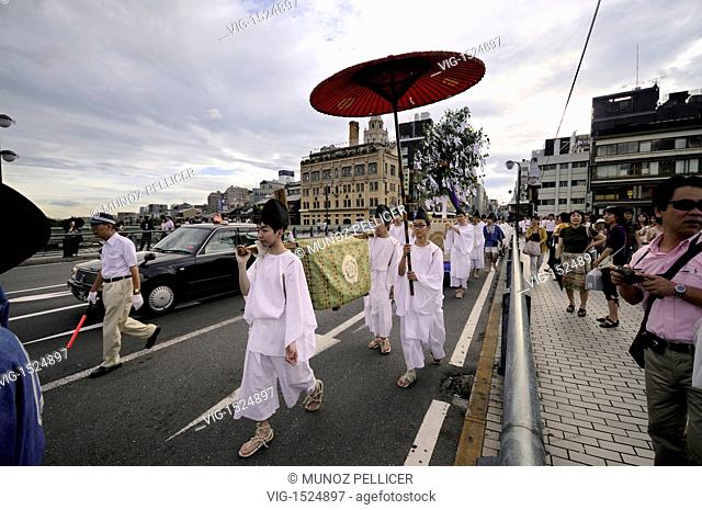 JAPAN, KYOTO, 17.07.2008, Yamaboko Junko (Parade of yamaboko floats by Kyoto downtown on July 17), crossing Kamo river and entering to Gion district