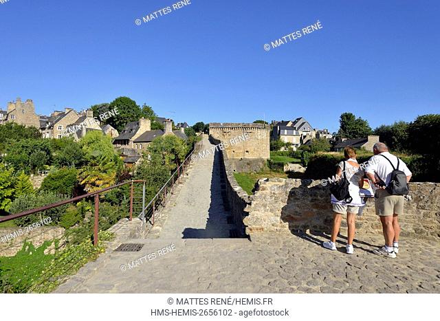 France, Cotes d'Armor, Dinan, the castle and its 2600 meters of medieval walls that still surround the old town, the rampart walk