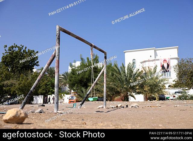 14 November 2022, Oman, Maskat: A soccer goal stands on a sandy pitch near the Sultan Qabus Sports Center in Muscat. The German national soccer team will...