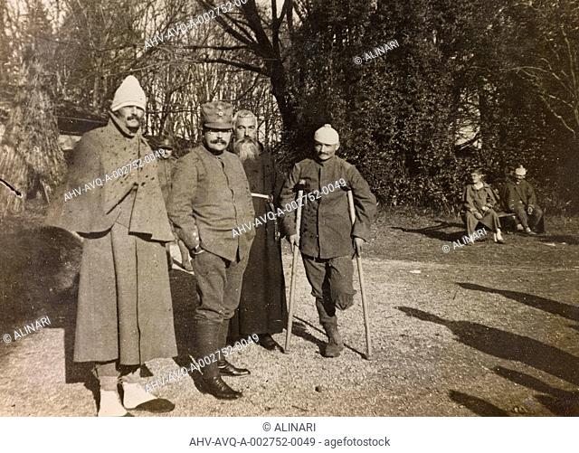 Album of the First World War in Friuli-Venezia Giulia: convalescent soldiers at Villa Brazzà, home to 17 of the Hospital of war in Soleschiano Manzano