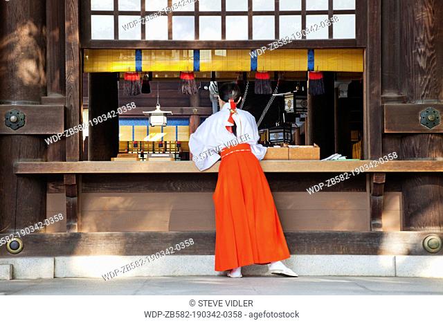 Japan, Tokyo, Meiji Shrine, Shrine Maiden in Traditional Costume