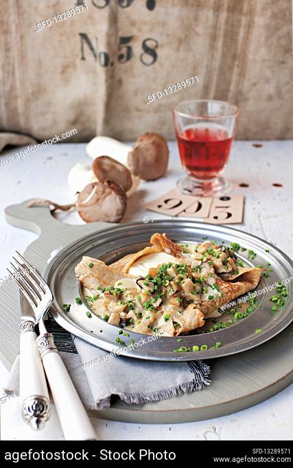 Porcini mushrooms and mozzarella tart with ham