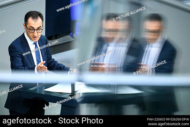 02 June 2022, Berlin: Cem Özdemir (Bündnis 90/Die Grünen), Federal Minister of Food and Agriculture, speaks during the debate on the budget of the Federal...
