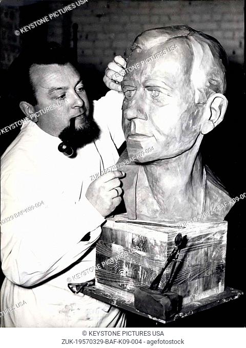 Mar. 29, 1957 - Joachim-Gottschalk-Portrait for the Frankfurt-Town-Theatre. The Berlin sculptor Knud Knudsen, who lives at Bad Nauheim