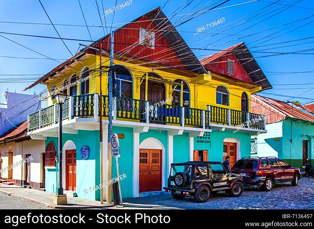 Colourful houses, colonial town of Flores, island in Lake Petén-Itzá, Flores, Guatemala, Central America