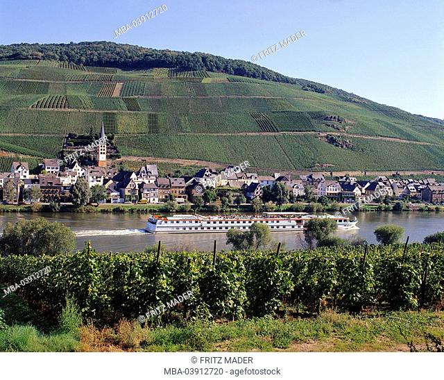 Germany, Rhineland-Palatinate, Merl, locality perspective, river Moselle, ship, Swiss Chrystal, Moseltal, place, wine-region, wine-growing, wine-growing-area