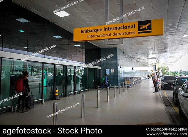 25 May 2020, Brazil, Manaus: Entry into the international boarding area at Eduardo Gomes Airport. In view of the rapidly increasing number of corona infections...
