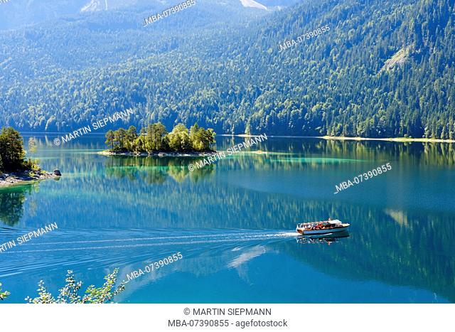 Eibsee with excursion boat and Ludwigsinsel, at Grainau, Wetterstein Mountains, Werdenfelser Land, Upper Bavaria, Bavaria, Germany