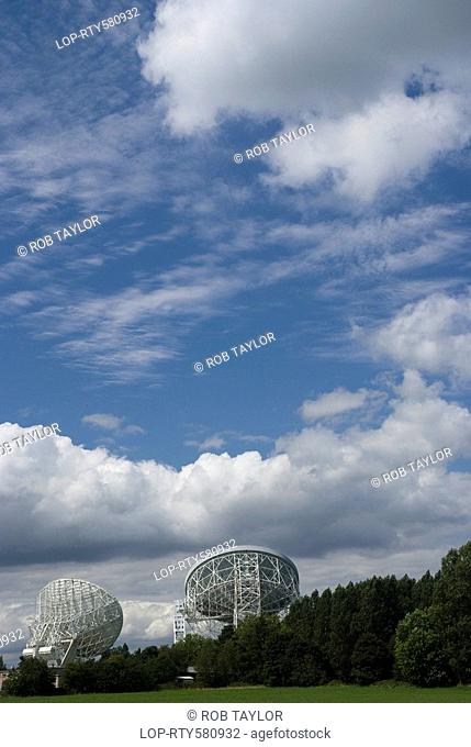 England, Cheshire, Jodrell Bank, The Lovell and Mark II telescopes at the Jodrell Bank Observatory.The Lovell Telescope is the third largest steerable dish...