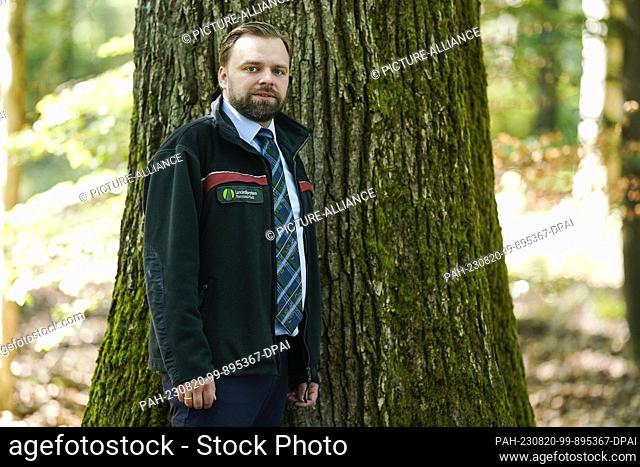 10 August 2023, Rhineland-Palatinate, Johanniskreuz: Niklas Tappmeyer, forestry office manager at the Johanniskreuz forestry office