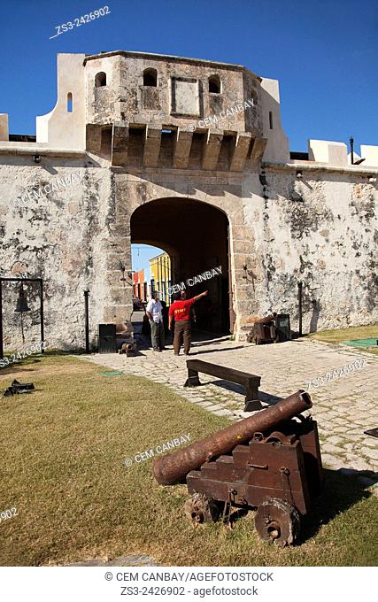 Puerta de Tierra at Baluerte de Sn. Francisco, historic fort at the center of Campeche, Campeche, Yucatan, Mexico, Central America