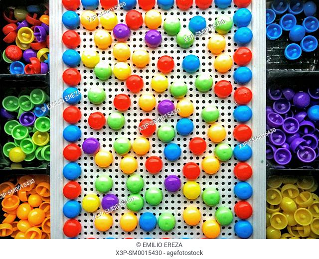Plastic dots game