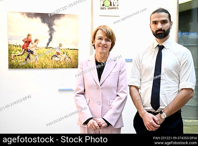 21 December 2023, Berlin: Elke Büdenbender stands next to the winner Patryk Jaracz at the Unicef Photo of the Year 2023 press conference