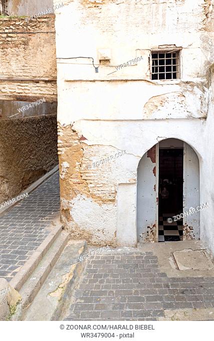 Gasse in der Altstadt von Fes, Marokko