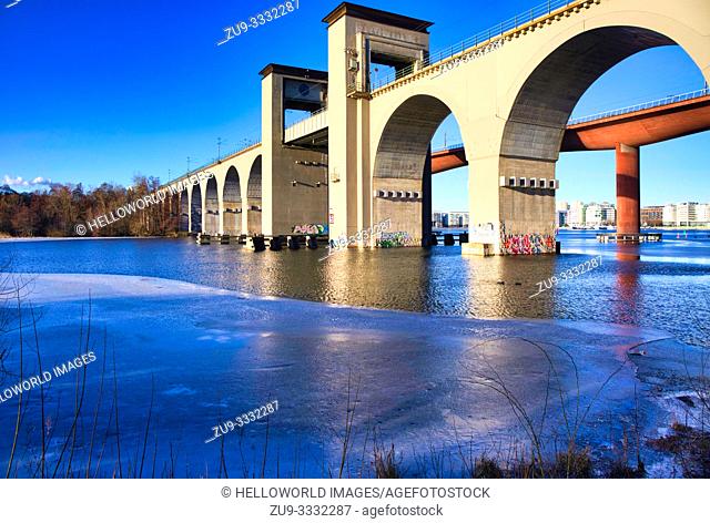 Arstabroarna (Arsta Bridges) in winter dawn light, Arstaviken Bay, Stockholm, Sweden, Scandinavia. Two parallel railway viaducts connecting Sodermlam to the...