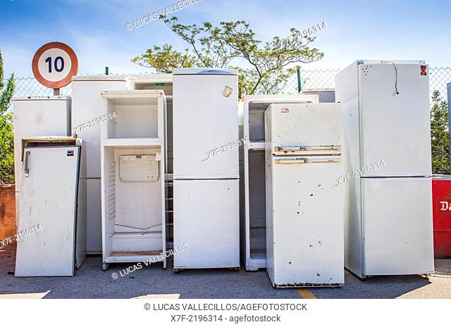 Refrigerators storage to recycle, recycling center