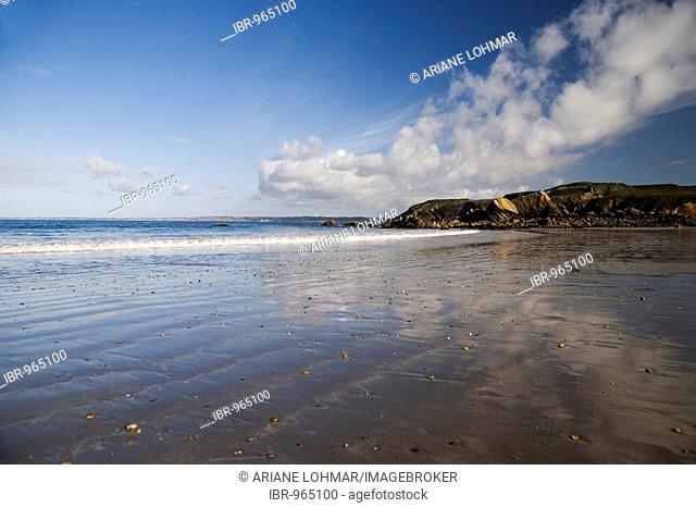 Plage de Trez-Rouz, beach, Camaret-sur-Mer, Crozon Peninsula, southern Finistère, Brittany, France, Europe