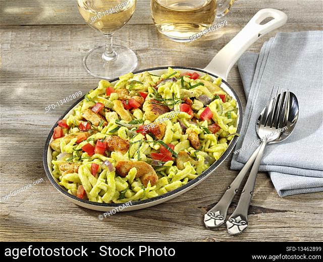 Spaetzle with chicken in a pan