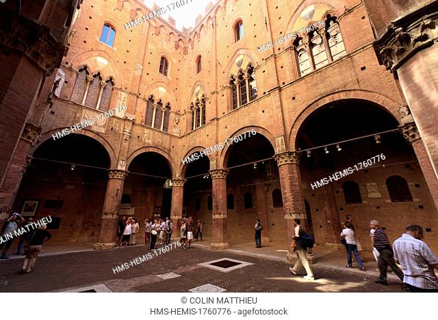 Italy, Tuscany, Siena, historic center, listed as World Heritage by UNESCO, Torre del Mangia