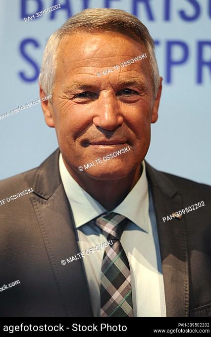 ARCHIVE PHOTO: Alois SCHLODER will be 75 years old on August 11, 2022, Alois SCHLODER (GER), former ice hockey player, single image, cropped single motif