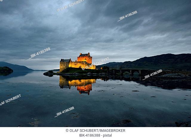 Eilean Donan Castle, ancestral seat of the Scottish clan of Macrae, reflection in the evening at Loch Duich, Dornie, Scottish Highlands, Scotland