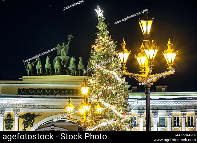 RUSSIA, ST PETERSBURG - DECEMBER 20, 2023: A ceremony to light up the main Christmas tree of St Petersburg takes place in Palace Square