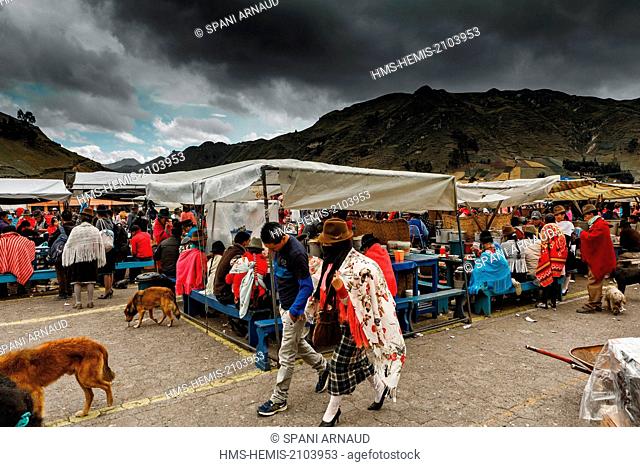 Ecuador, Cotopaxi, Zumbahua, day of the village of Zumbahua market, peasants lunching on a market stall under a sotrmy sky