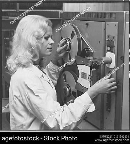 ***DECEMBER 29, 1975 FILE PHOTO***Computer servis operator of Datasaab D21 self-driving computer in the Laboratory of Computing Machines at Brno University of...
