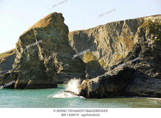 Rock formation, spume, coast, Bedruthan Steps, Cornwall, southern England, England, United Kingdom, Europe