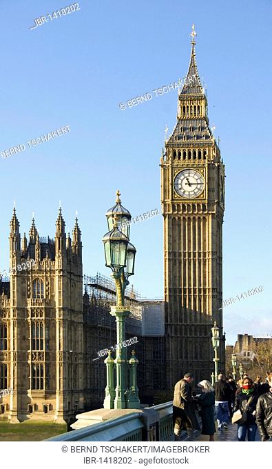 Big Ben, bell tower, people on Westminster Bridge, Houses of Parliament, Palace of Westminster, London, England, United Kingdom, Europe