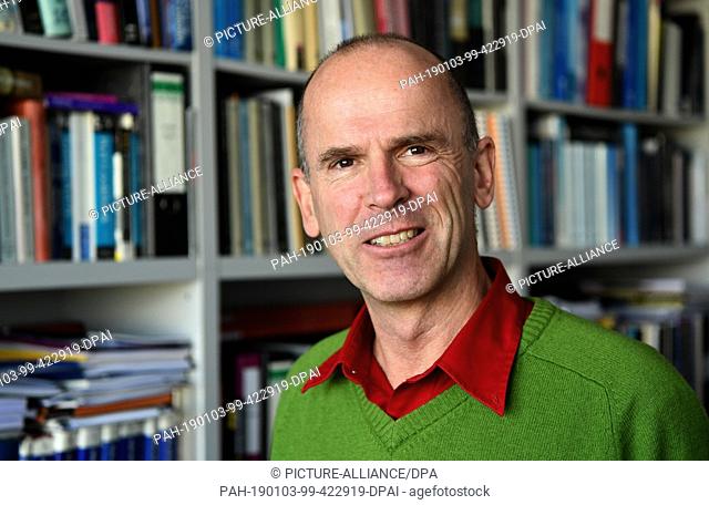 03 January 2019, Schleswig-Holstein, Kiel: Robert Wimmer-Schweingruber, Professor of Physics at the University of Kiel, is in his office