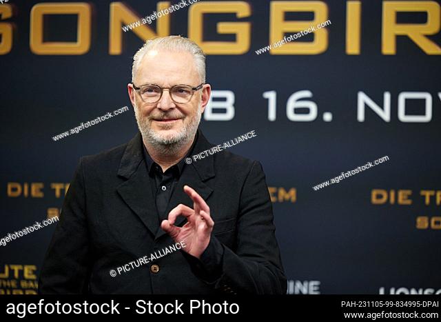 05 November 2023, Berlin: Francis Lawrence, director, comes to the Zoo-Palast for the European premiere of ""The Tributes of Panem - The Ballad of Songbirds &...