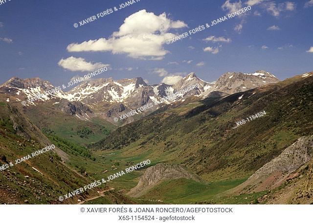 Mallo Blanco and Aragon-Subordan river, Echo valley, Huesca, Spain - Mallo Blanco y Rio Aragón Subordán, Valle de Echo, Huesca