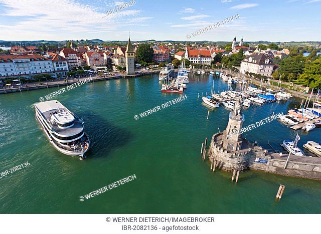 View from lighthouse, excursion boat, Mangturm lighthouse, waterfront promenade, Bavarian lion, port entrance, Lindau, Bodensee, Lake Constance, Bavaria