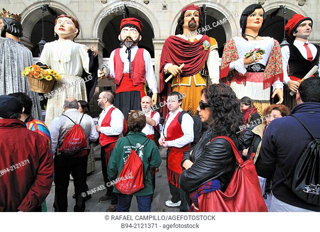 Giants. Celebration of saint Eulalia martyr, February 12. 290-303 AD. Canonized 633 AD. Copatron of Barcelona. Plaça Reial. Gothic area