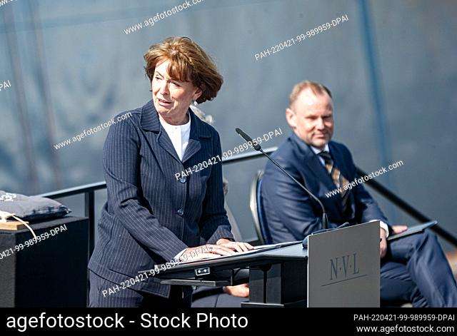 21 April 2022, Hamburg: Henriette Reker (independent), Mayor of Cologne, speaks alongside Andy Grote (SPD), Hamburg's Interior Senator