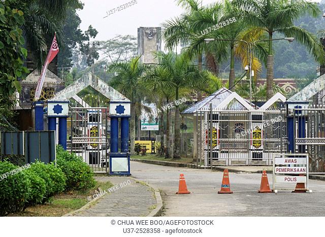 Gates between Tebedu of Malaysia and Entikong of Indonesia