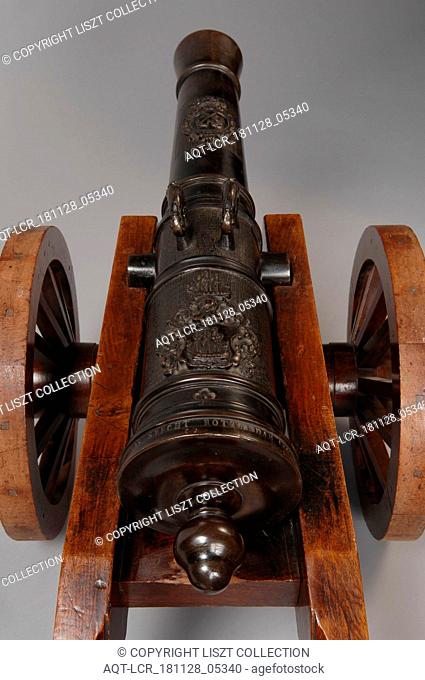 Johannes Specht (1699 - 1763), Decorative gun, or signal gun, ornamental cannon signal gun cannon bronze, to tapping 30.0 cast bored Pre-loading gun on affuit...