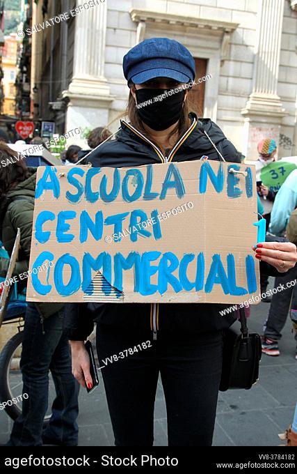 GV protest NO DAD ( NO DIDATTICA A DISTANZA), in Naples, committees following the closure of schools in Campania decided by the Region until 14 March