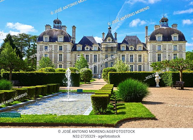 Cheverny, Castle and Gardens, Chateau de Cheverny, Cheverny Castle, Loire et Cher, Pays de la Loire, Loire Valley, UNESCO World Heritage Site, France