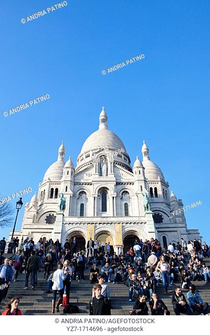 Crowd of People gather at the steps of the Basilica to enjoy the view and street performers