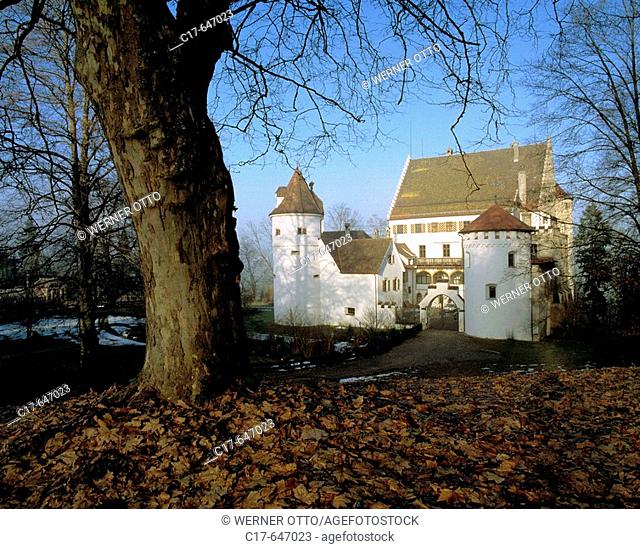 Germany. Hergatz, Upper Argen, Allgaeu, Swabia, Bavaria, Hergatz-Syrgenstein, castle Syrgenstein, renaissance, late autumn, autumnal, wintry, rest snow