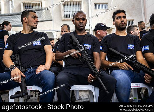 27 October 2023, Israel, Ashkelon: Members of the new civilian guard unit receives M5 automatic assault rifles during an inauguration ceremony