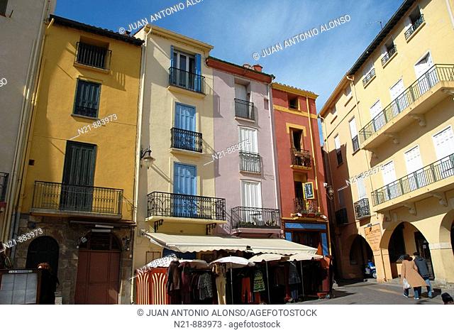 Colorful buildings. Place du 18 Juin,  Collioure, Roussillon, Oriental Pyrinees, France, Europe