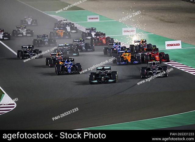 Start, # 44 Lewis Hamilton (GBR, Mercedes-AMG Petronas F1 Team), # 10 Pierre Gasly (FRA, Scuderia AlphaTauri Honda), # 14 Fernando Alonso (ESP, Alpine F1 Team)