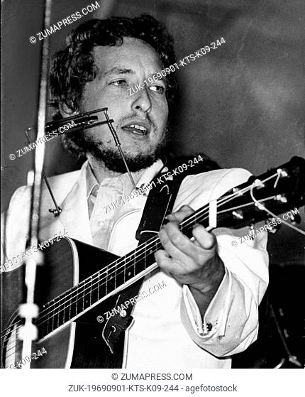 Sept. 1, 1969 - London, England, U.K. - Folk Singer BOB DYLAN performing in front of 150, 000 fans at The Festival at Woodside Bay Ryde on The Isle Of Wight