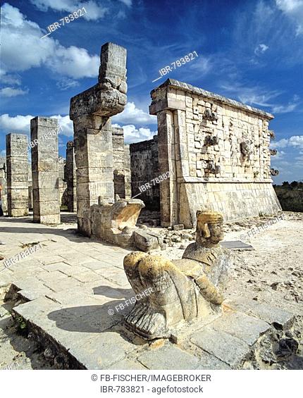 Chichen Itza, Chac-Mool statue of a Maya, Mayan warrior, ruins on the Yucatán Peninsula, Mexico, Central America